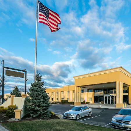 Comfort Inn Medford-Long Island Екстериор снимка