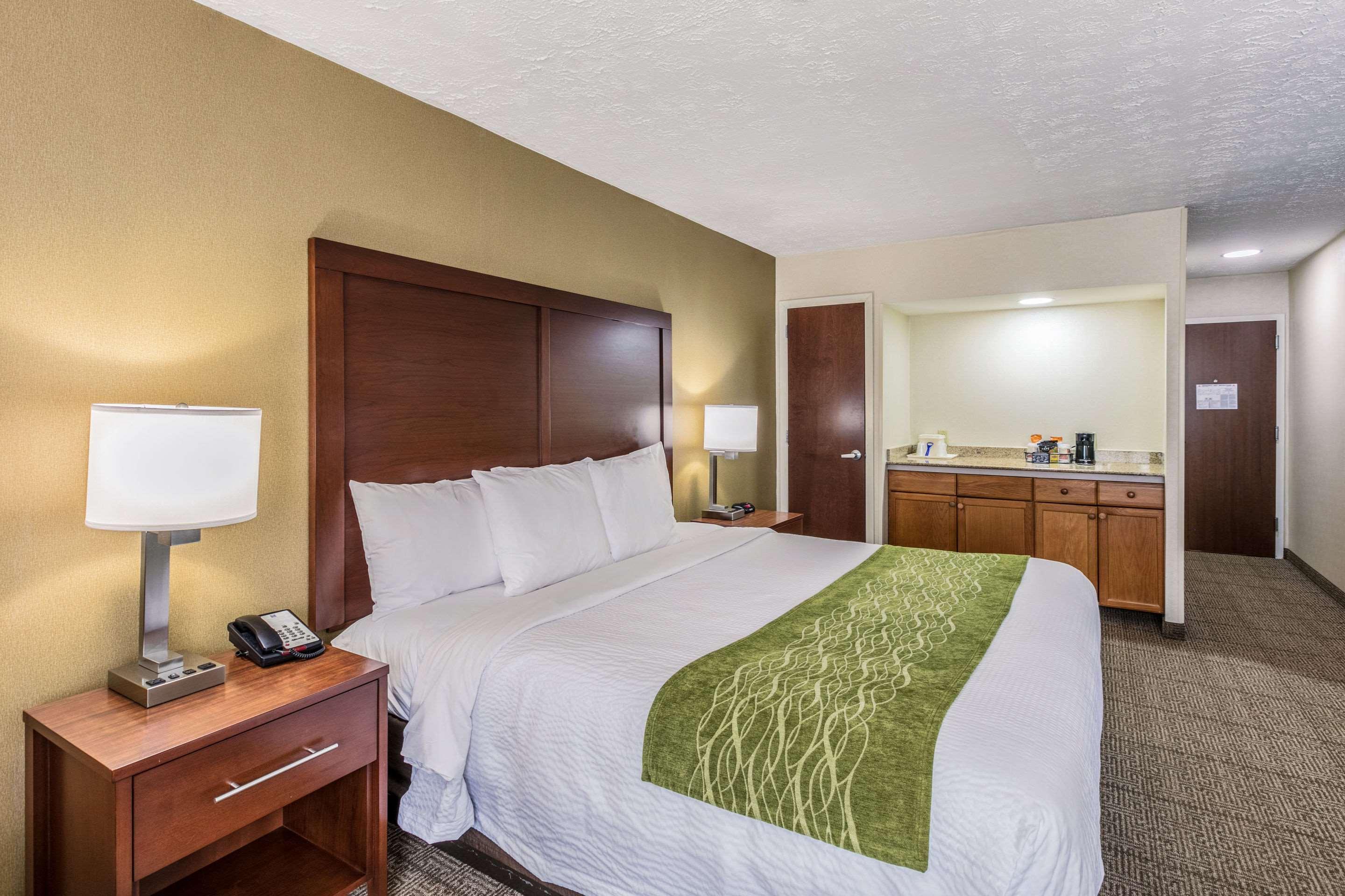 Comfort Inn Medford-Long Island Екстериор снимка