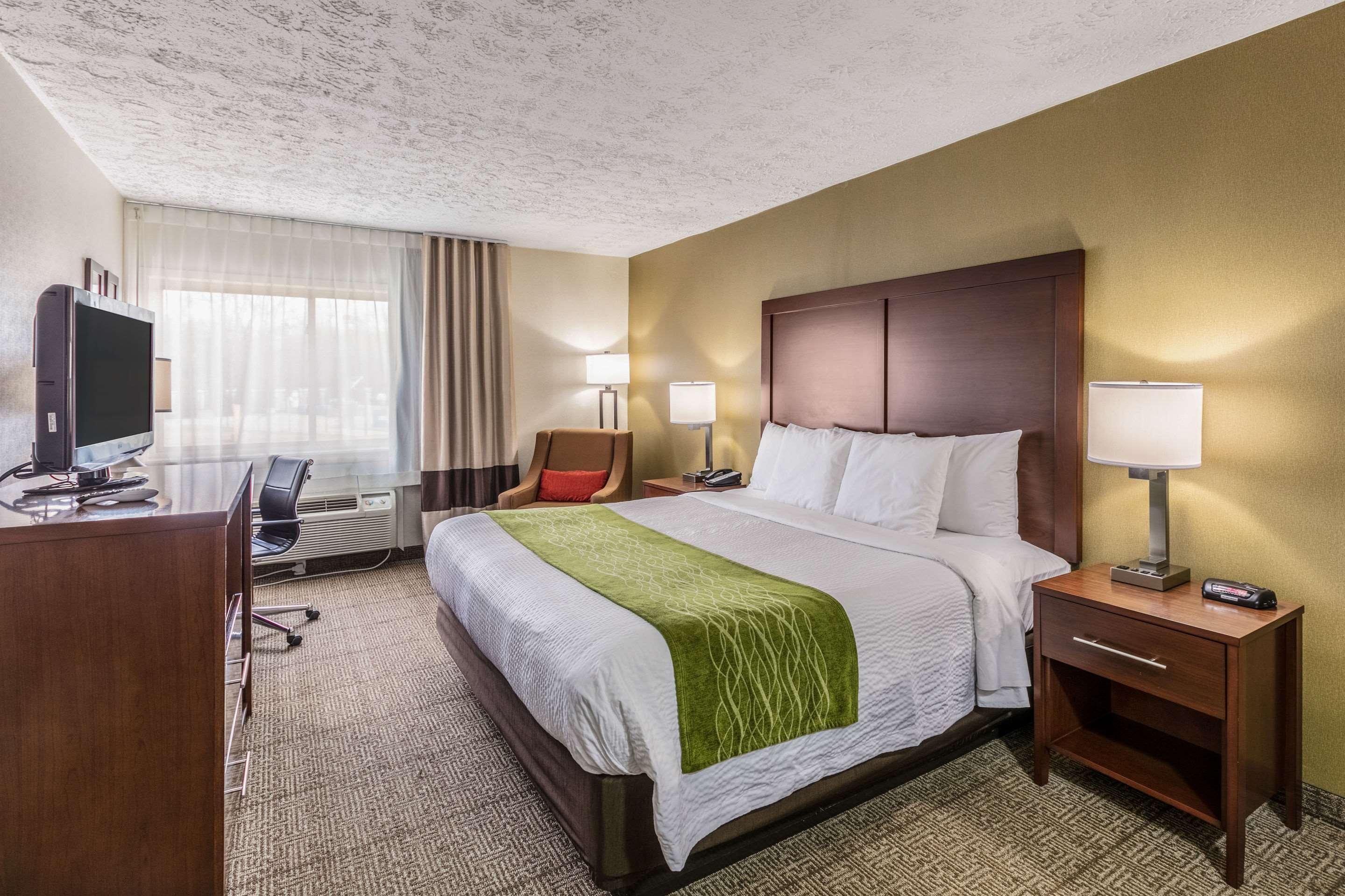 Comfort Inn Medford-Long Island Екстериор снимка
