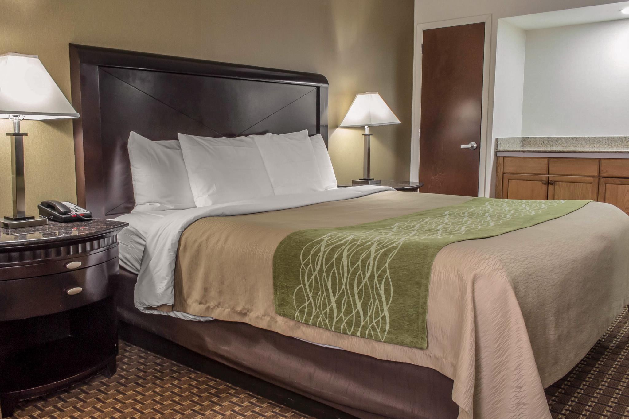 Comfort Inn Medford-Long Island Екстериор снимка