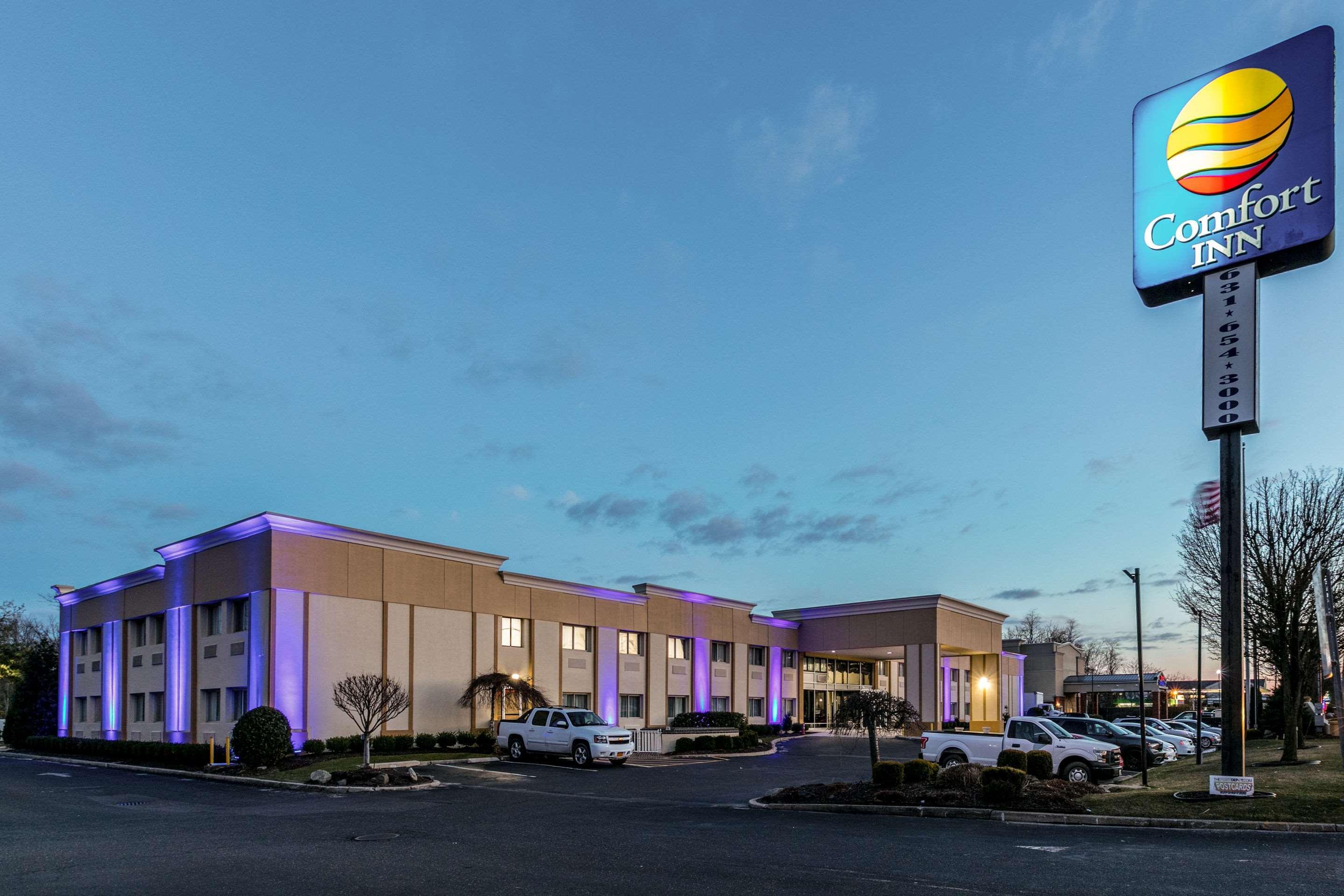 Comfort Inn Medford-Long Island Екстериор снимка