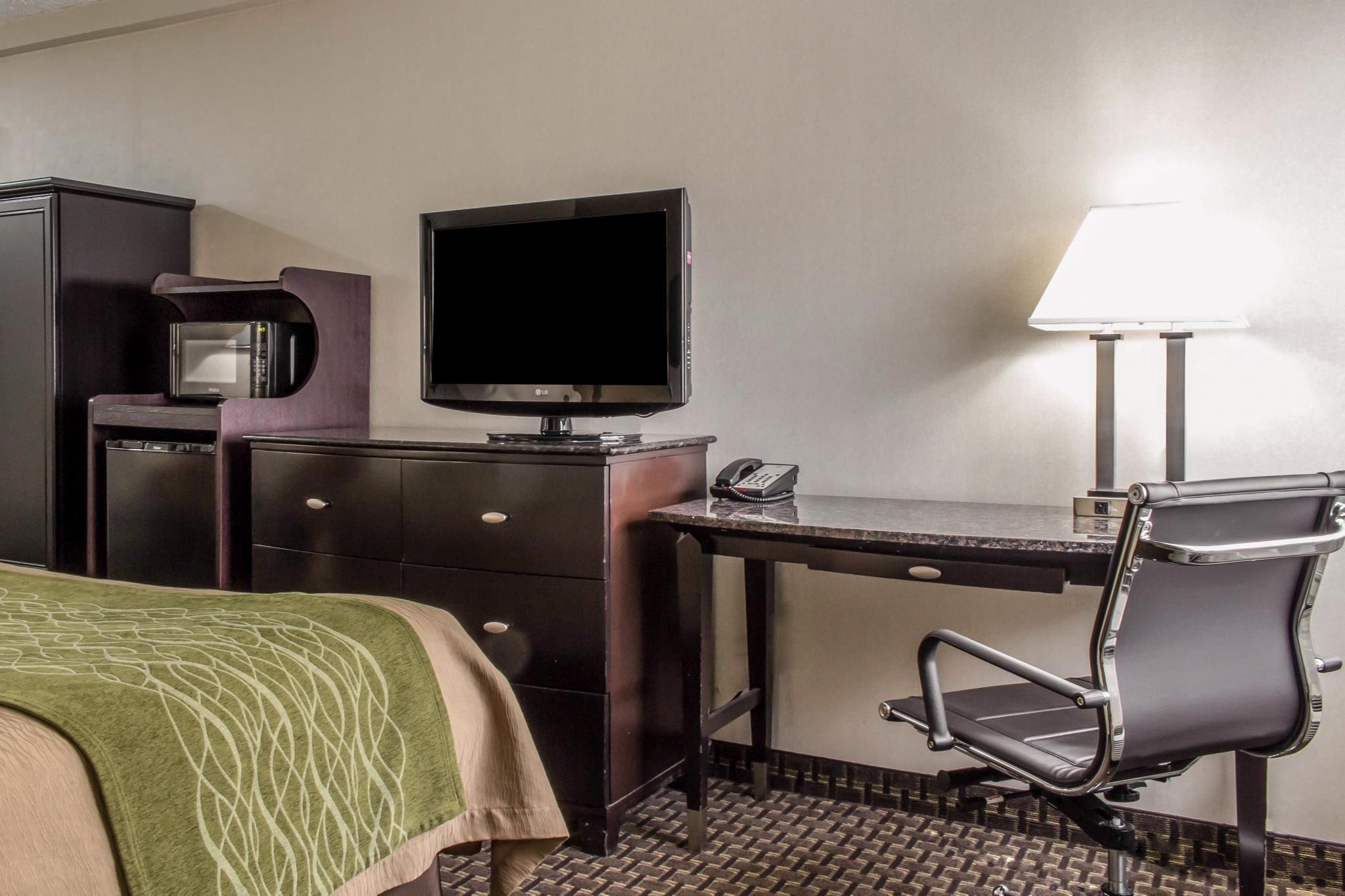 Comfort Inn Medford-Long Island Екстериор снимка