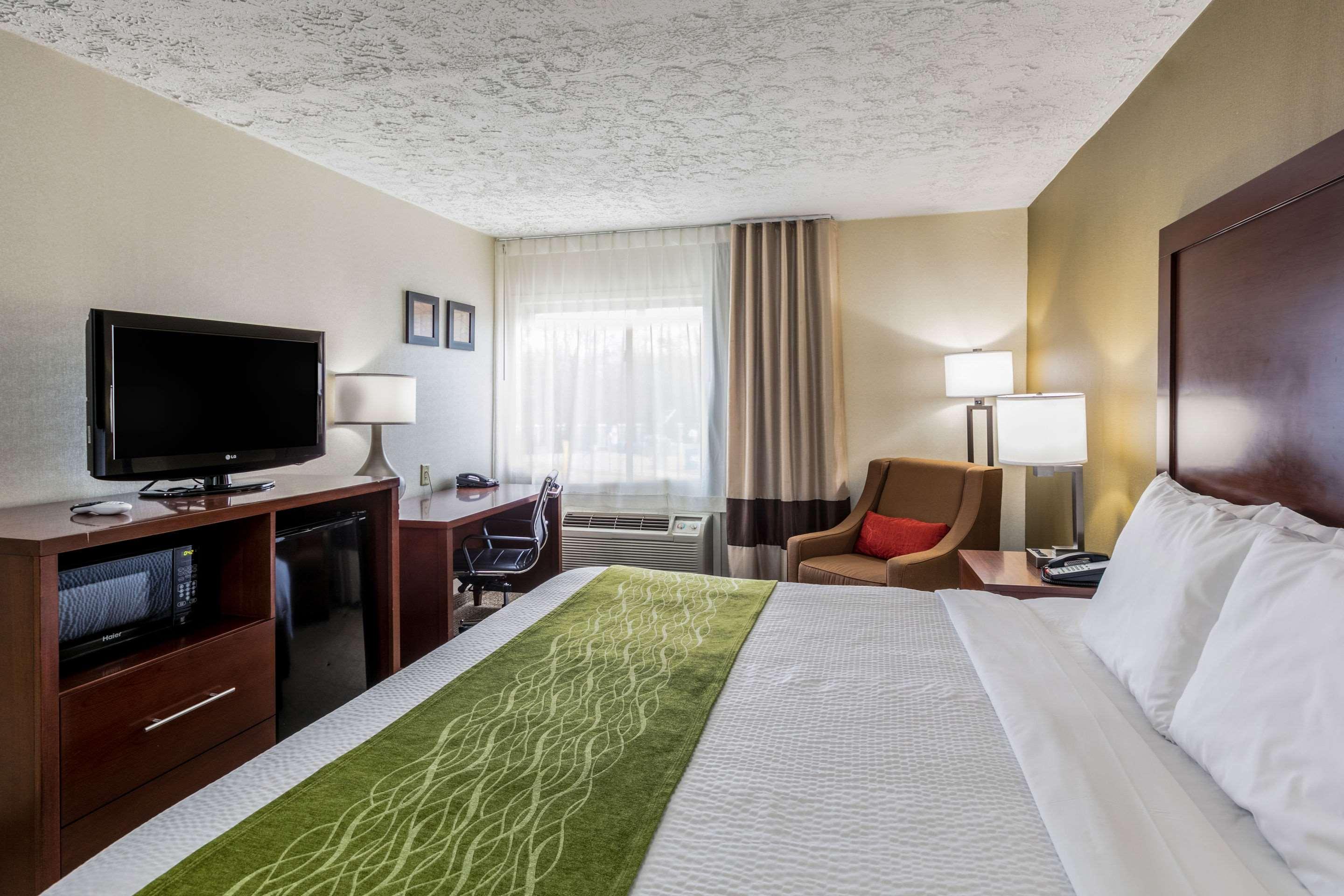Comfort Inn Medford-Long Island Екстериор снимка