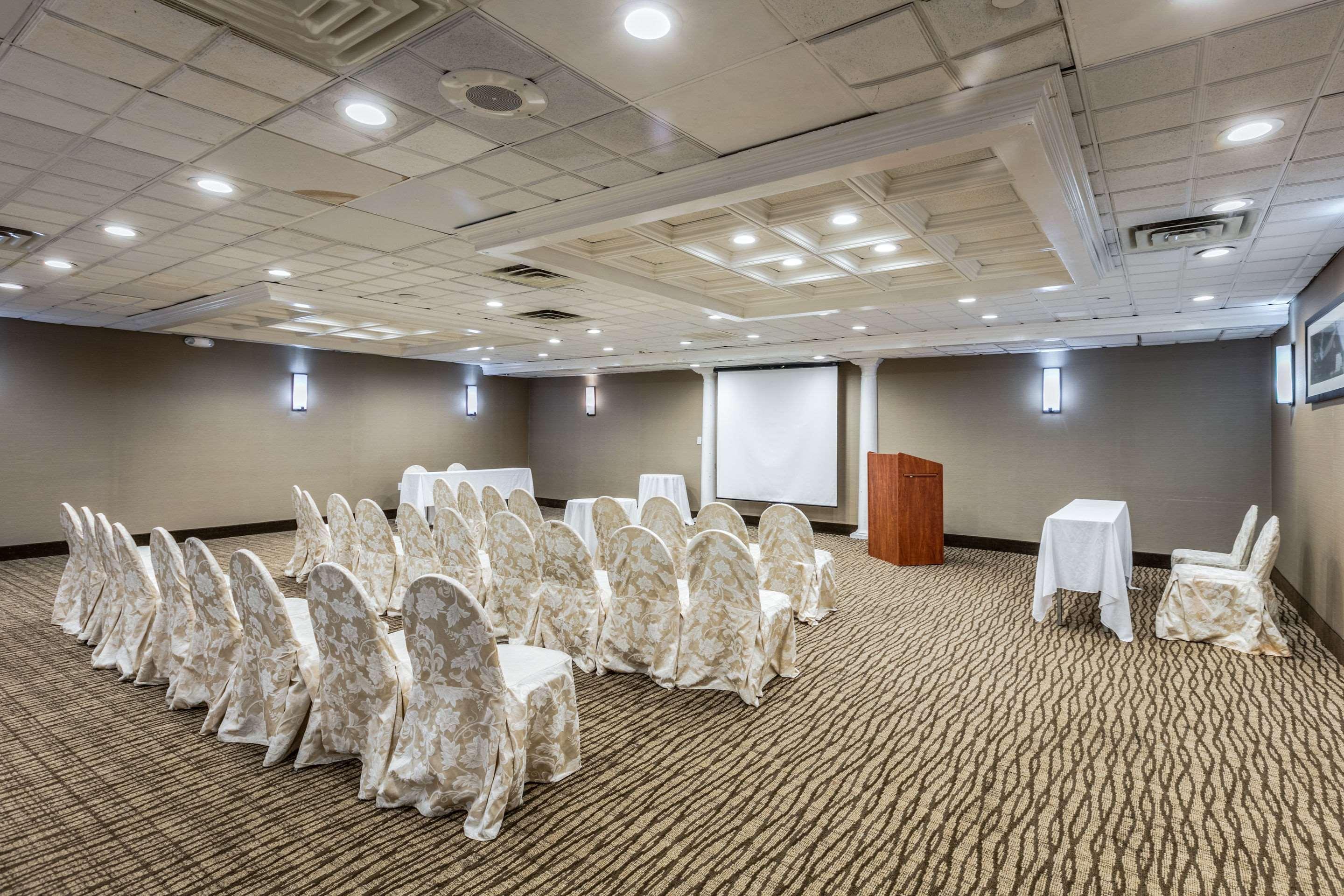 Comfort Inn Medford-Long Island Екстериор снимка