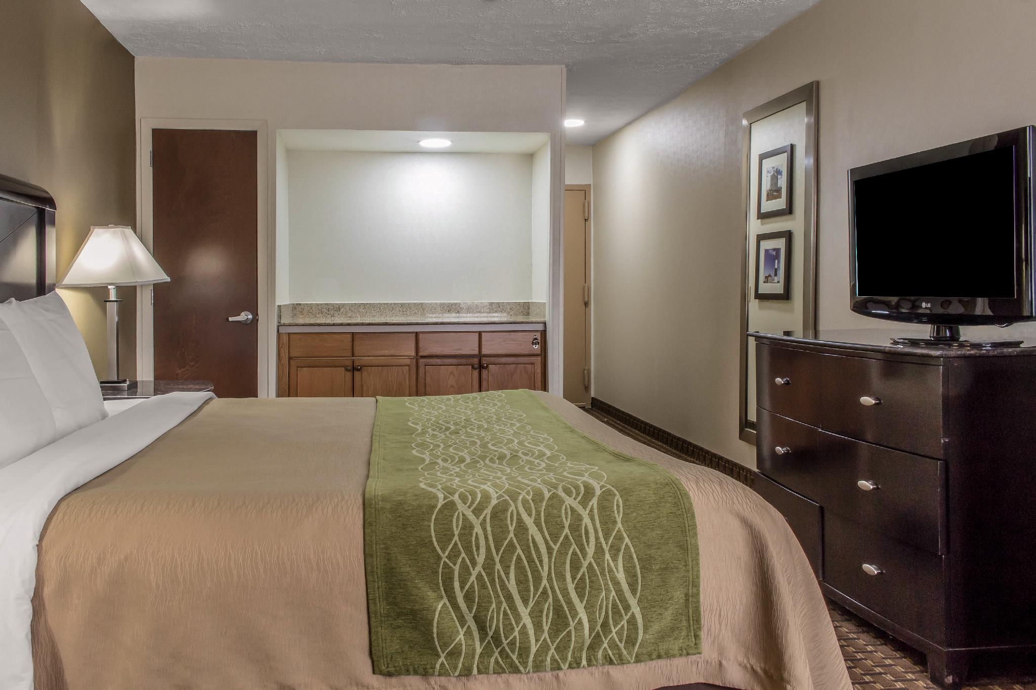 Comfort Inn Medford-Long Island Екстериор снимка