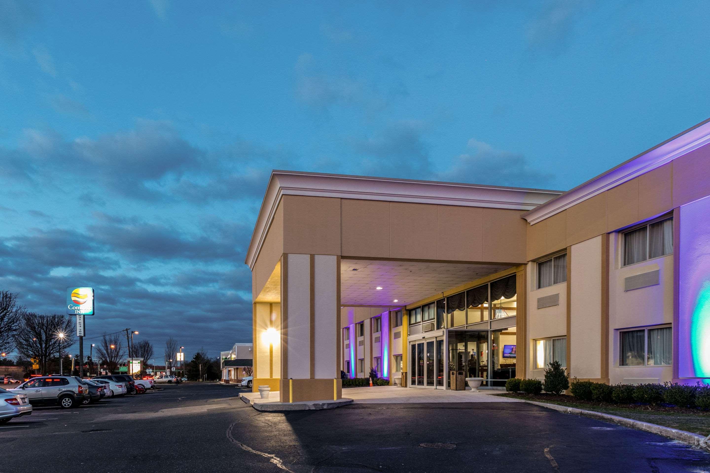 Comfort Inn Medford-Long Island Екстериор снимка