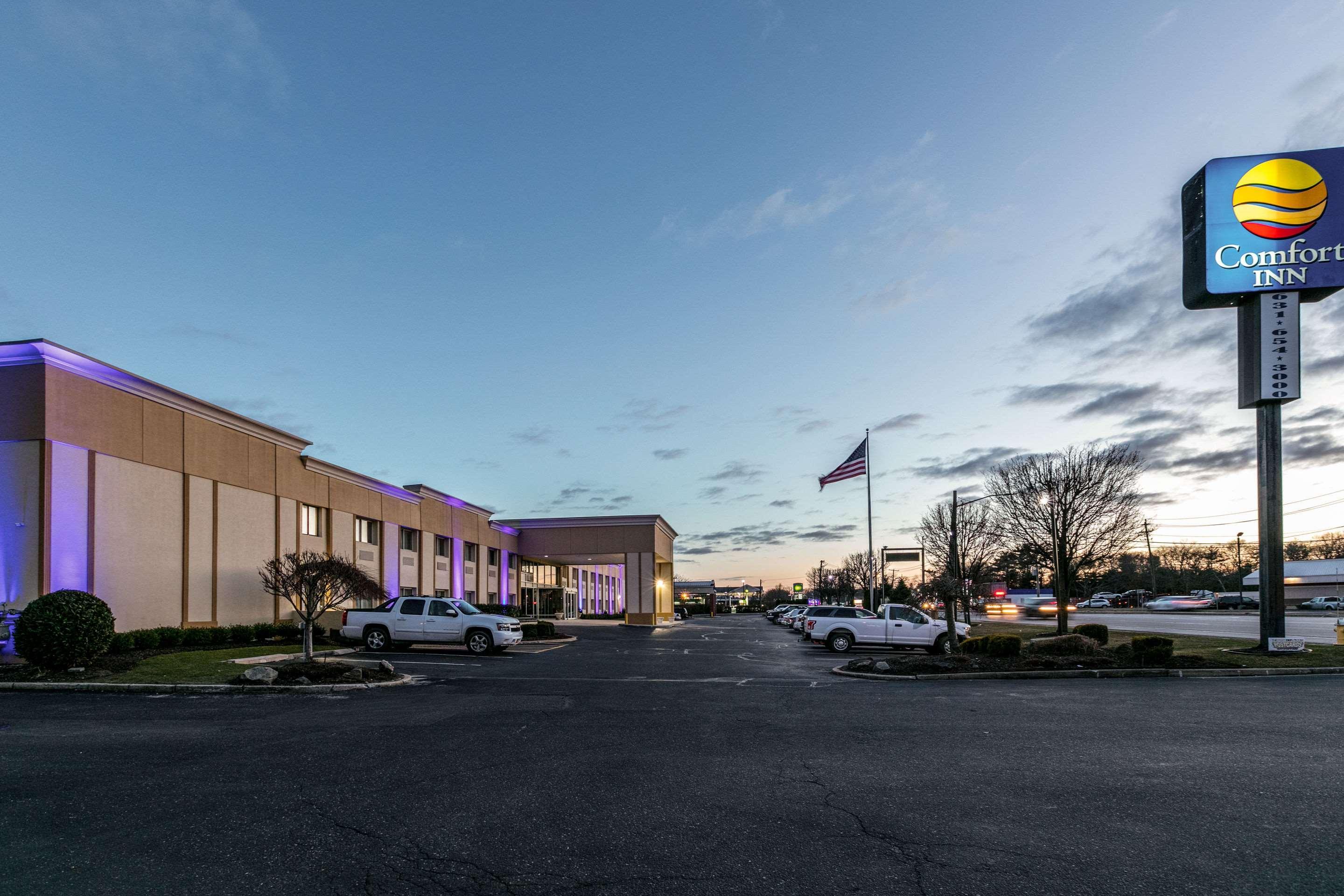 Comfort Inn Medford-Long Island Екстериор снимка