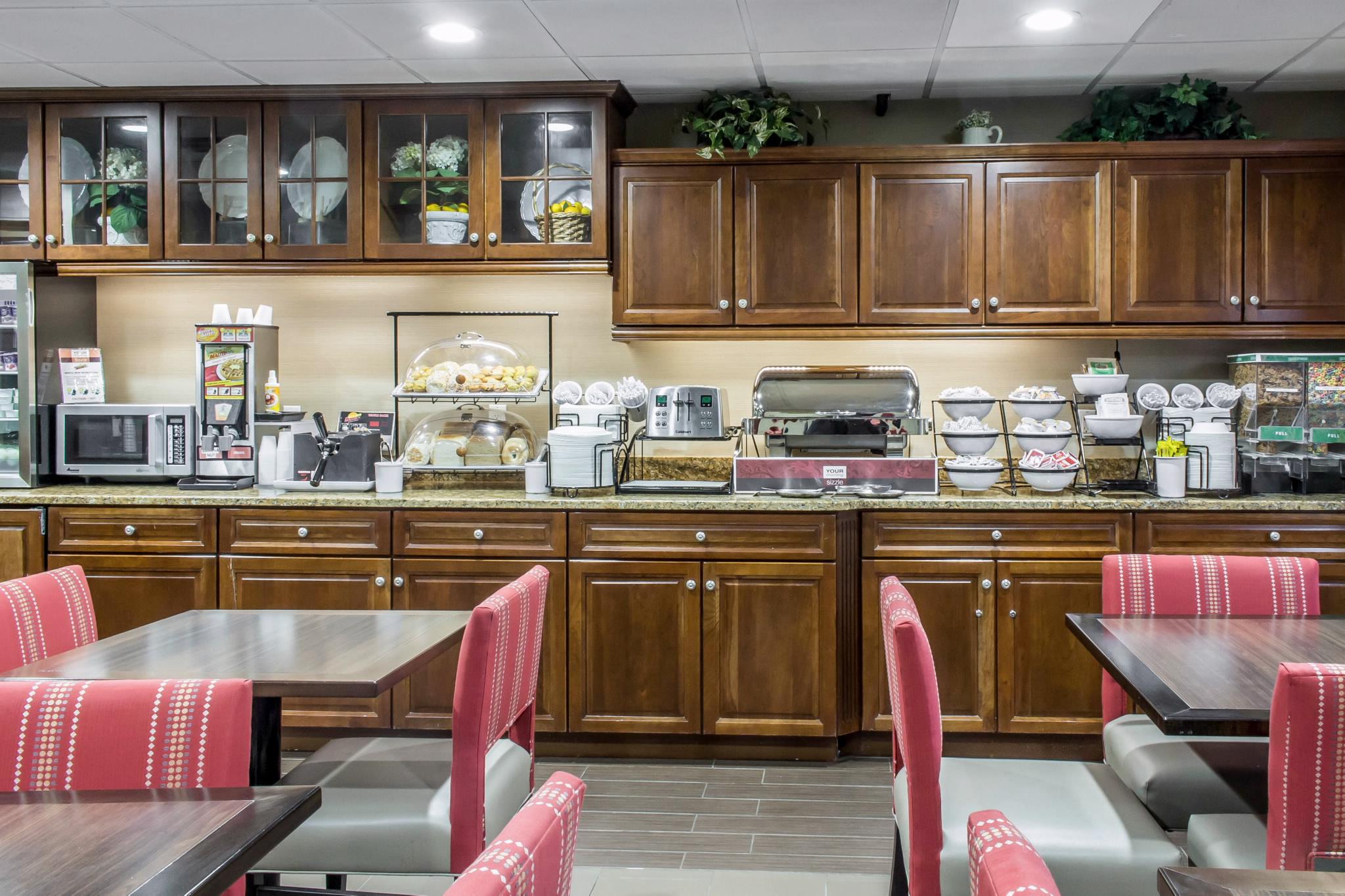 Comfort Inn Medford-Long Island Екстериор снимка