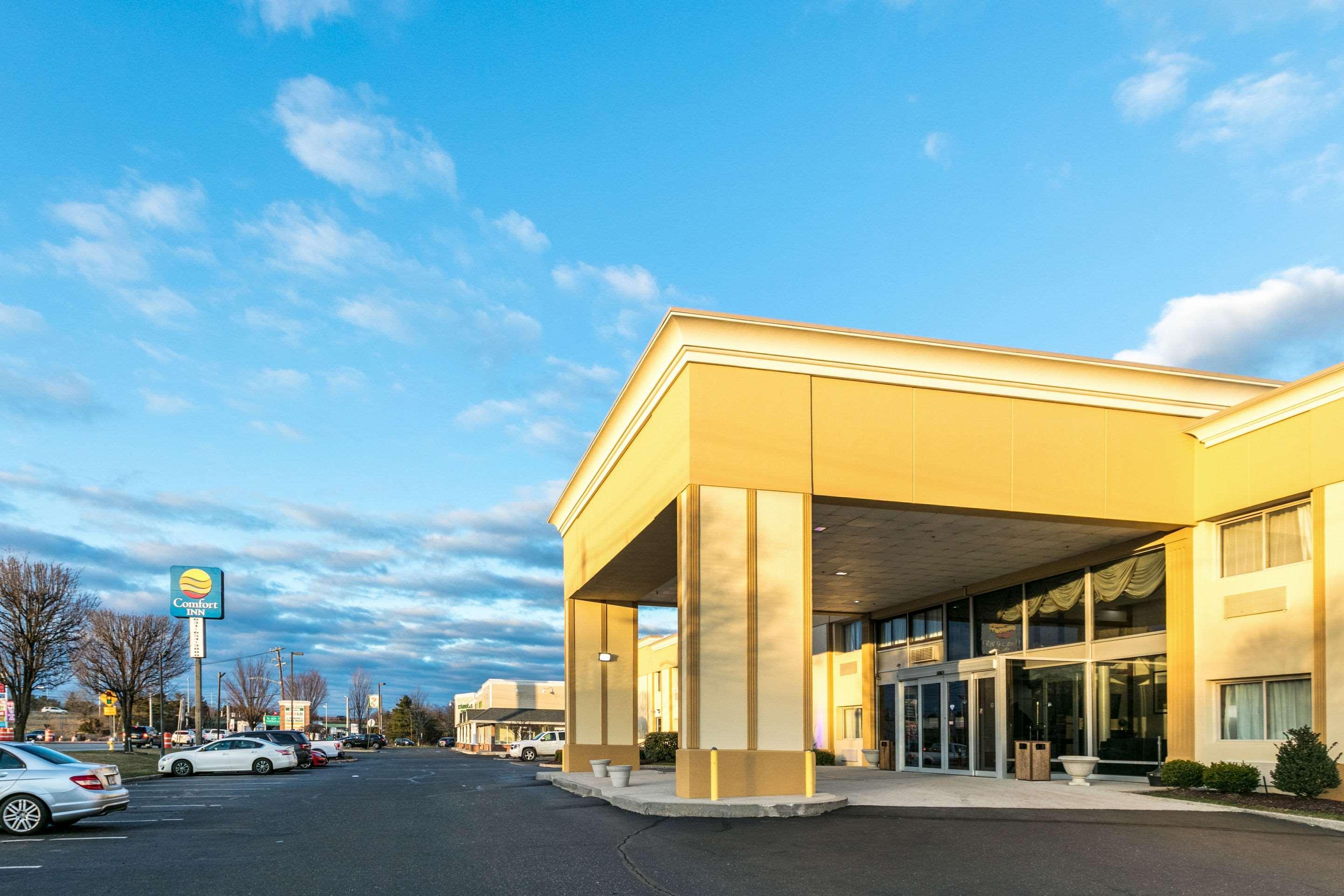 Comfort Inn Medford-Long Island Екстериор снимка