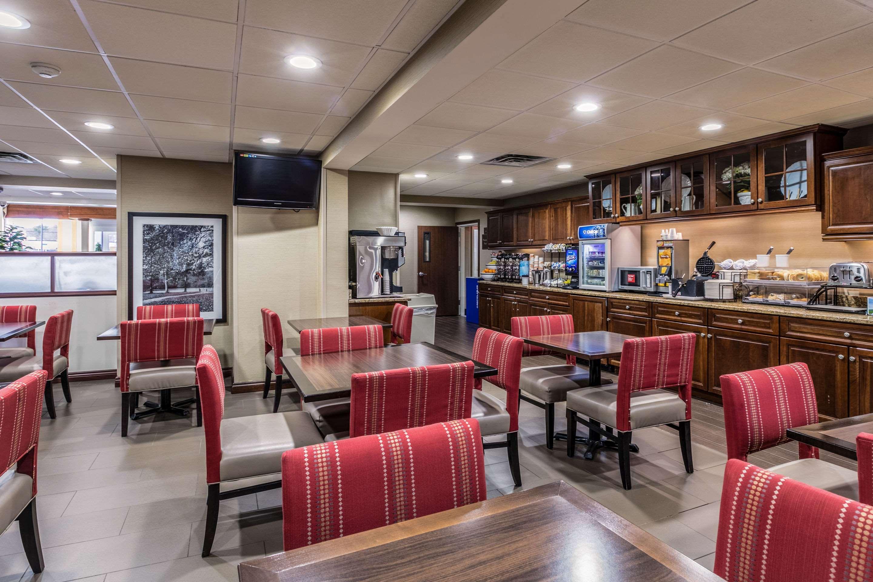 Comfort Inn Medford-Long Island Екстериор снимка