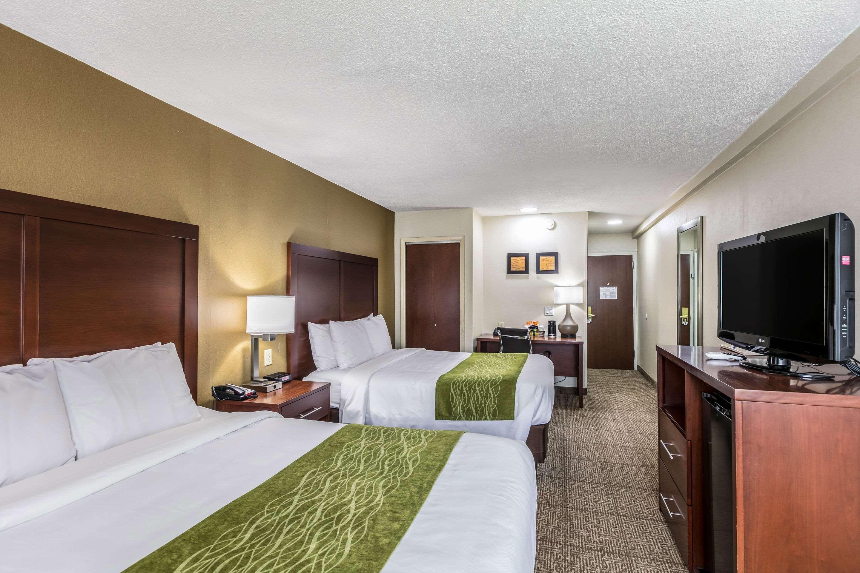 Comfort Inn Medford-Long Island Екстериор снимка
