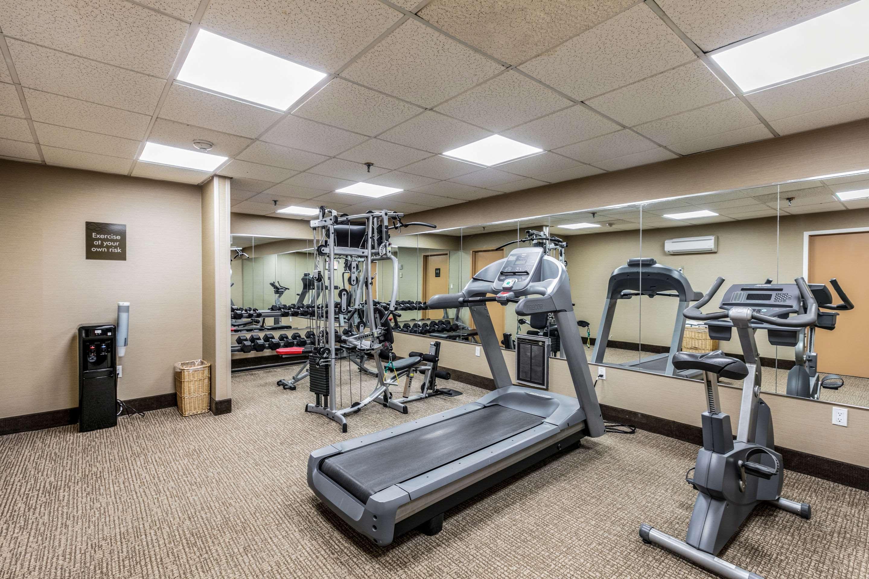 Comfort Inn Medford-Long Island Екстериор снимка