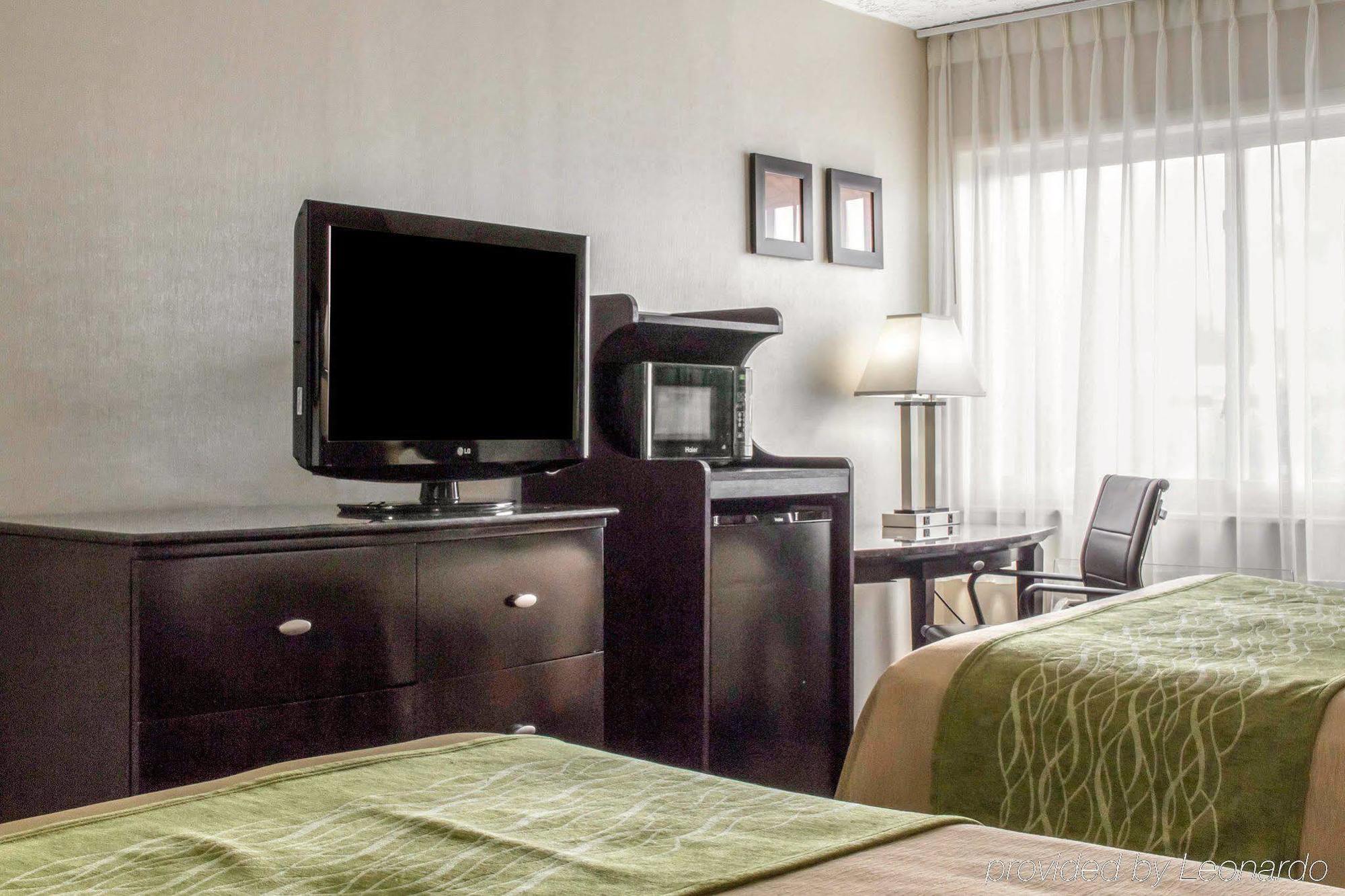 Comfort Inn Medford-Long Island Екстериор снимка