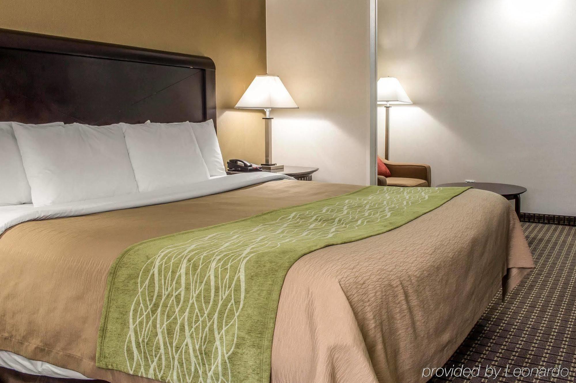 Comfort Inn Medford-Long Island Екстериор снимка