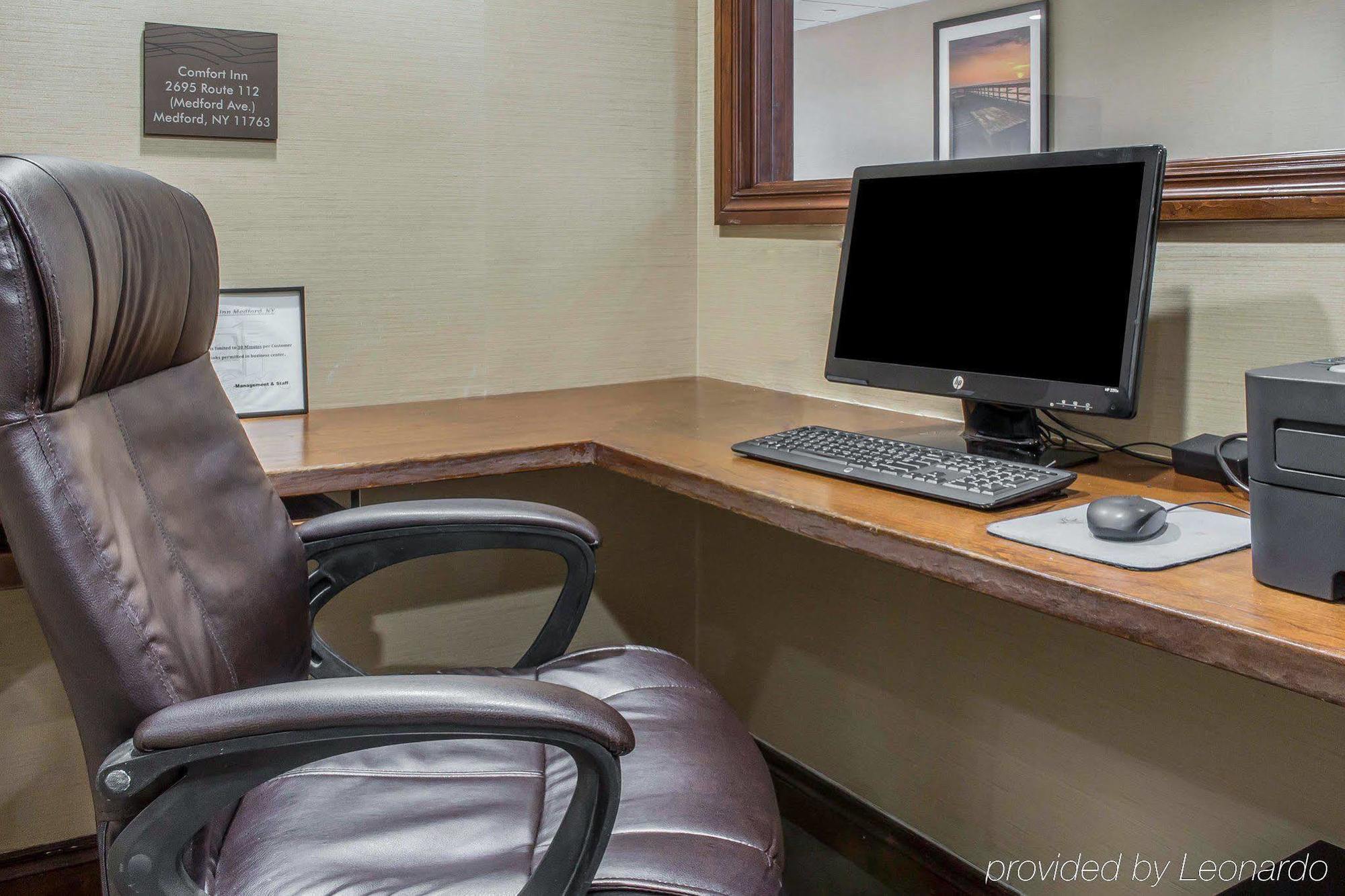 Comfort Inn Medford-Long Island Екстериор снимка